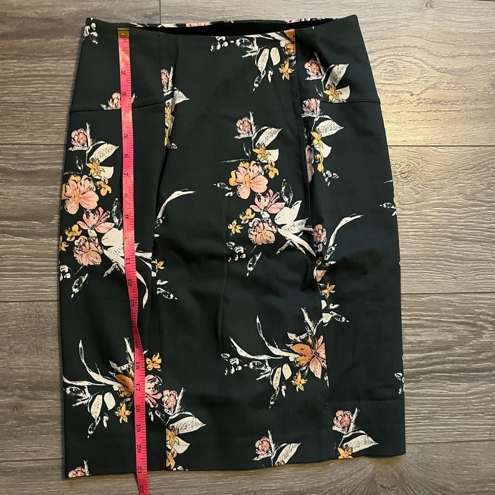 Lyssé Green Pink Floral Stretch Pull On Work Party Pencil Skirt Size S Career - Picture 7 of 9